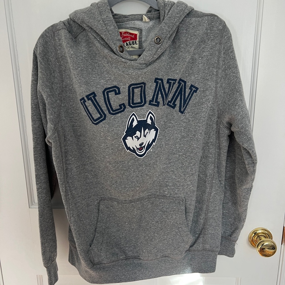 Vintage Uconn Sweatshirt - Go Huskies!!🤍💙